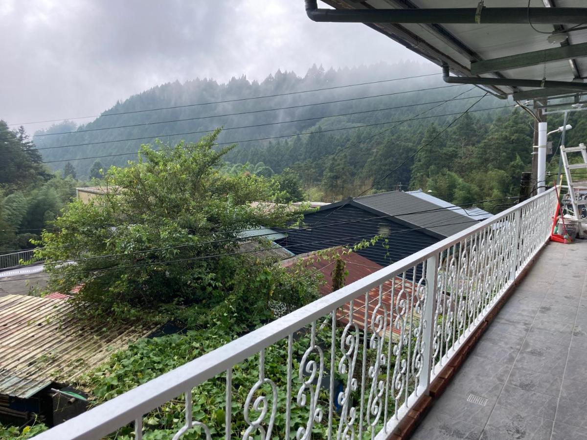 老老街 誠君民宿 Fenchihu Buitenkant foto