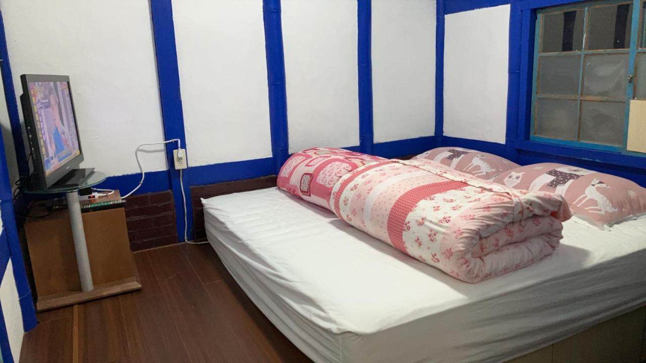 老老街 誠君民宿 Fenchihu Buitenkant foto